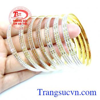 Nhằm làm tôn lên vẻ đẹp quyến rũ khi đeo. Vòng tuần Ý 18k sang trọng