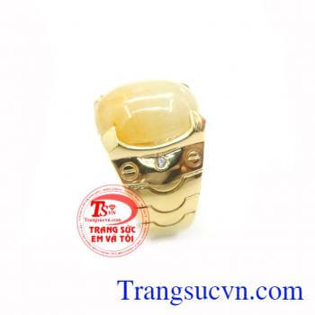 Nhẫn nam vàng 14k gắn đá quý saphire thiên nhiên mang lại vẻ lịch lãm phong cách đẳng cấp cho phái mạnh. Chúng tôi chuyên cung cấp các mặt hàng uy tín chất lượng đến tay khách hàng.