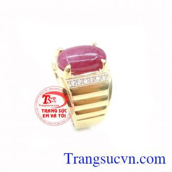 Là một trong những loại Đá hoàn hảo nhất. Ruby tượng trưng cho Mặt Trời, quyền lực, tự do, may mắn và vui vẻ Nhẫn Nam Vàng 14k Gắn Đá Ruby