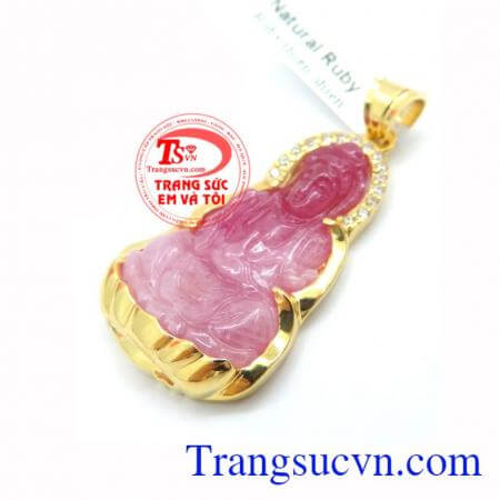 Mặt phật ruby quan âm bọc vàng ngồi trên hoa sen vàng