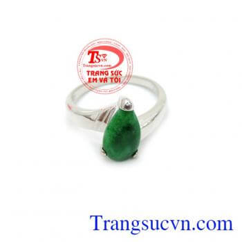 Với thiết kế đơn giản nhưng vẫn mang lại vẻ đẹp tinh tế cho phái nữ thêm phần tự tin và tỏa sáng.