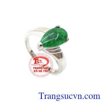 Với thiết kế đơn giản nhưng vẫn mang lại vẻ đẹp tinh tế cho phái nữ thêm phần tự tin và tỏa sáng.