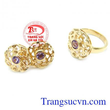 Với chất liệu vàng 14k bền đẹp sáng bóng mang đến cho chủ nhân vẻ đẹp quý phái và sang trọng. Bộ Trang Sức Nhẫn Hoa Tai Đẹp Cho Nữ