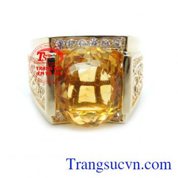 Thạch anh vàng(citrine)tượng trưng cho tài lộc phú quý nên được gọi là viên đá kinh doanh, thường được các chủ kinh doanh để ngay tại bàn làm việc hay quầy thu ngân, làm mặt nhẫn mặt dây chuyền để thu hút may mắn tài lộc Nhẫn Nam Đá Thạch Anh Vàng