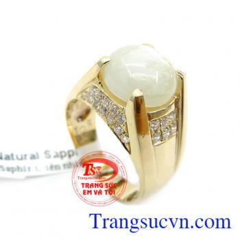Sapphire gắn liền với cuộc sống là loại đá quý đi đôi với tình yêu, niềm vui, sự giàu có và lòng trung thực Nhẫn Nam Saphire Phong Thủy