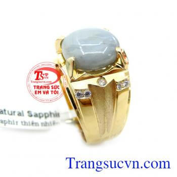 Nhẫn nam vàng 14k gắn đá đá quý Saphire thiên nhiên. Sản phẩm có giấy kiểm định kèm theo. Bảo hành 1 năm. Giao hàng toàn quốc thanh toán an toàn.