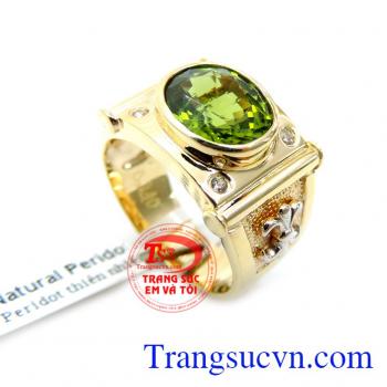 Nhẫn Nam với thiết kế mới đơn giản, tinh tế kết hợp viên Peridot màu xanh lá trẻ trung và tràn trề nhựa sống