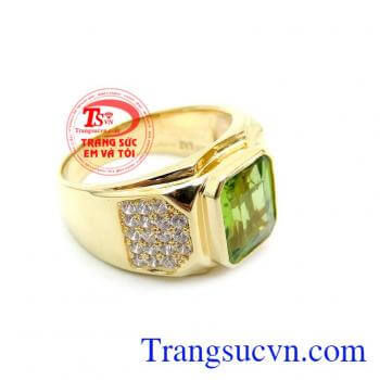 Đặc biệt, khi đeo trang sức đá Peridot là lá bùa may mắn cho chủ nhân tuổi Thân, cho những ai sinh vào tháng 8, rất thích hợp cho chủ nhân mệnh Hoả và Mộc