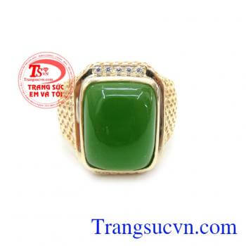 Đeo nhẫn đá ngọc Nephrite sẽ có tác dụng giúp làm cho mối quan hệ của bạn với cấp trên và đồng nghiệp trở nên suôn sẻ. Cho phái mạnh vẻ sang trọng và lịch lãm