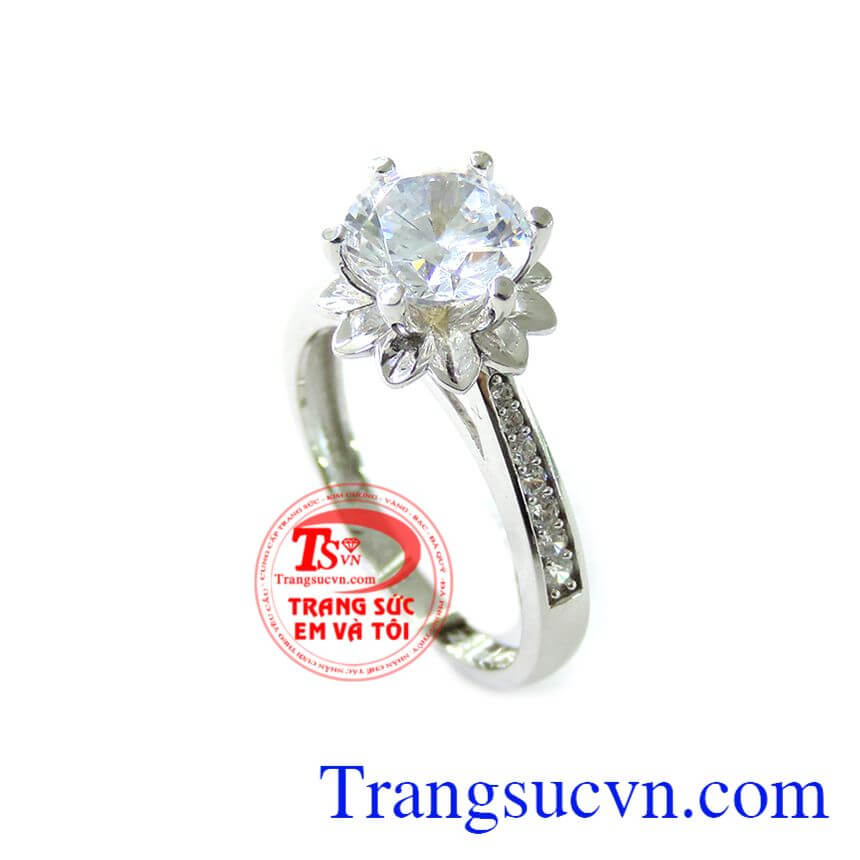 Chiếc nhẫn vàng trắng cho nữ chất lượng đảm bảo,phù hợp làm quà tặng vợ, người yêu trong các dịp sinh nhật,08/03 vv... Đeo hợp thời trang,Uy tín được khách hàng bình chọn.
