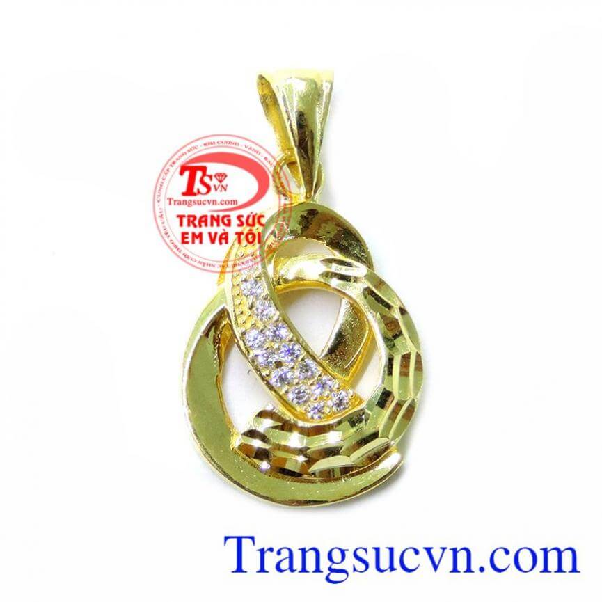 Mặt Nữ Đeo Trẻ Trung