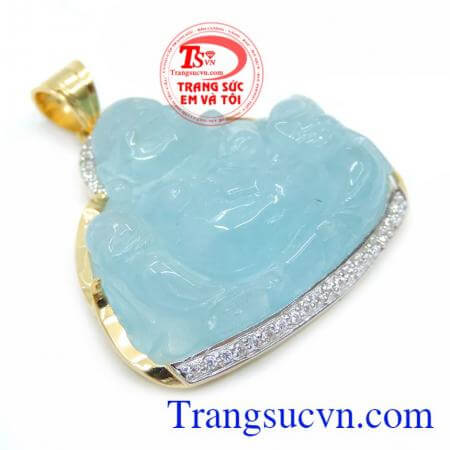 Đá Aquamarine được hình thành từ sâu trong lòng đất, trải qua nhiều điều kiện địa chất phức tạp trong thời gian dài nên nó mang nguồn năng lượng tinh khiết, rất tốt để làm trang sức đá đeo trên người
