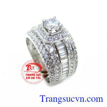 Nhẫn Nam vàng trắng 10k thiết kế sang trọng phù hợp với phong cách cá tính của người đàn ông đeo hợp thời trang mang lại vẻ đẹp sang trọng phong cách nam tính, đính đá độc đáo tao nên sự khác biệt tinh tế giúp bạn nam thêm tự tin thể hiện cá tính