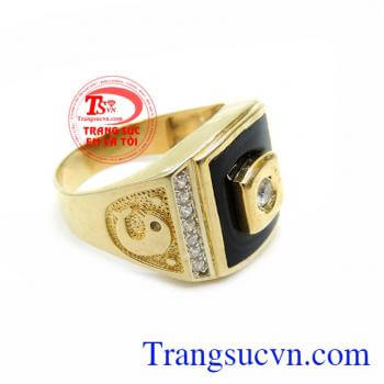 Nhẫn nam cá heo vàng tinh tế và sang trọng dành cho phái mạnh, nhẫn nam phù hợp đeo ngón giữa.
