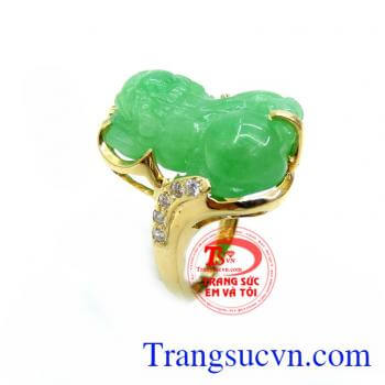 Tỳ Hưu còn có tác dụng trấn nhà để tránh tà khí, ta đặt Tỳ Hưu ở các hướng tốt trong nhà như: Sanh khí, Thiên y, Diên niên, Phục vị. Nhất là hướng “sanh khí”