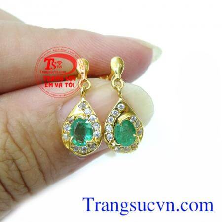 hoa tai đá emerald nữ còn là món quà đầy ý nghĩa dành tặng cho bạn bè, người thân, người thương của mình đeo cá tính thời trang,Hoa Tai Vàng 18K Emeral Quyền Quý
