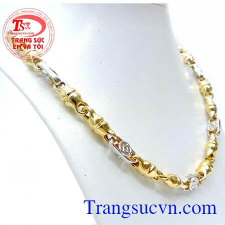 Với thiết kế tinh xảo nhìn bắt mắt chắc chắn sẽ mang lại cho bạn nam vẻ trẻ trung và năng động