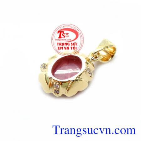 Chiếc nhẫn Ruby thể hiện tình yêu đầy đam mê mà con người dành cho nhau.
