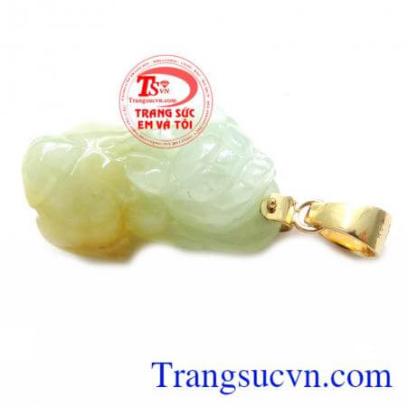 Mặt dây chuyền kết hợp với dây chuyền vàng mang lại sự thuận lợi trong công việc và may mắn trong cuộc sống