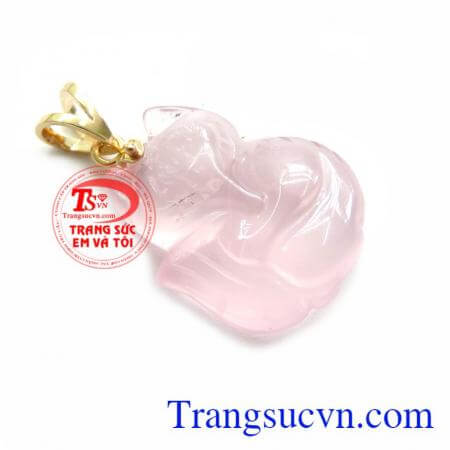 Hình tượng Hồ Ly được sử dụng như biểu tượng của sắc đẹp, sự khôn khéo và quyền lực. Nhất là với phụ nữ, việc sở hữu một mặt dây chuyền Hồ Ly sẽ mang lại may mắn trong đường tình duyên, sự khôn khéo trong giao tiếp và ứng xử trong cuộc sống, Mặt Hồ Ly Thạ