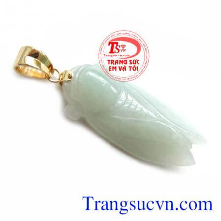 Đeo mặt ve ngọc có thể làm cho con trẻ phấn đấu học tập, giành vị trí cao trong học tập, không ngừng tiến bộ. Mặt Ve Sầu Ngọc