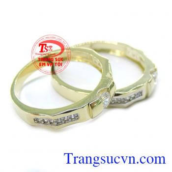 Nhẫn cưới vàng đẹp, bảo hành chu đáo, khắc tên miễn phí cho nhẫn cưới