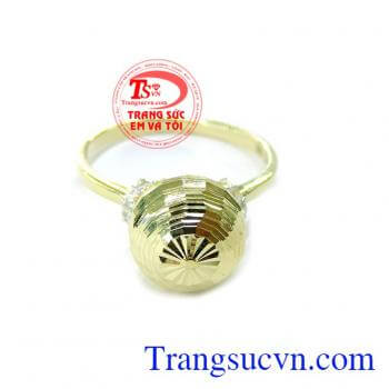 Nhẫn Quả Cầu Vàng Nữ Tính chất lượng cao. Nhẫn Quả Cầu Vàng Nữ Tính, nhẫn nữ vàng tây, nhẫn nữ đẹp.