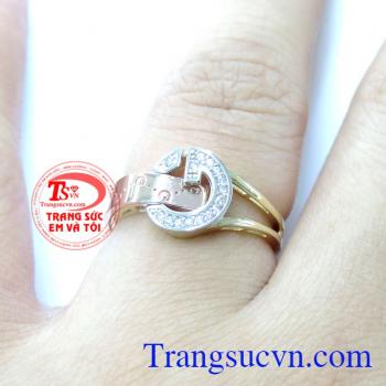 Chiếc Nhẫn Nữ Chữ G Thời Trang là món quà hoàn hảo dành tặng cho một nửa thân yêu. Bảo hành 6 tháng giao hàng toàn quốc.