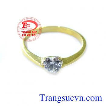 Vàng tây sang trọng nhẫn nữ được gắn đá tinh tế, thiết kế theo sự thùy mị của phái nữ, trang sức em và tôi luôn cung cấp những sản phẩm tốt nhất và đảm bảo chất lượng.