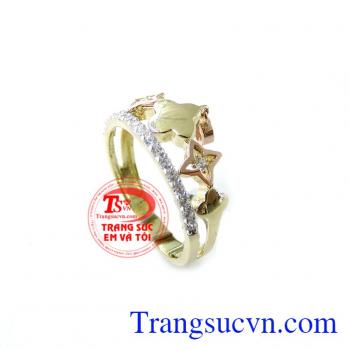 Nhẫn Vương Miện Nữ Hoàng Vàng 10k có thiết kế hình vương miện độc đáo cho phái nữ mang đến vẻ sang trọng quý phái đeo xinh trên ngón tay đeo nhẫn. Sản phẩm bảo hành 6 tháng giao hàng toàn quốc.