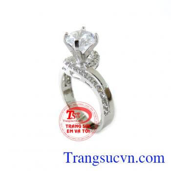 Nhẫn Nữ Vàng Trắng Đính Hạt Quý Phái chất lượng cao. Nhẫn Nữ Vàng Trắng Đính Hạt Quý Phái, nhẫn nữ vàng tây, nhẫn nữ đẹp