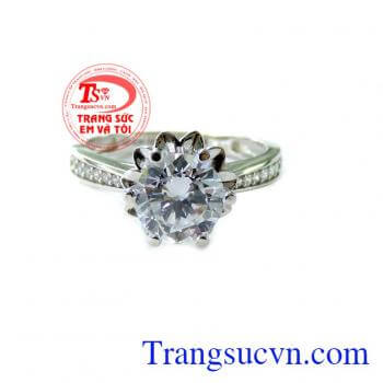 Chiếc nhẫn vàng trắng cho nữ chất lượng đảm bảo,phù hợp làm quà tặng vợ, người yêu trong các dịp sinh nhật,08/03 vv... Đeo hợp thời trang,Uy tín được khách hàng bình chọn.