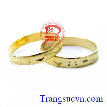 Nhẫn cưới vàng vàng tây đẹp sang trọng tinh tế cho đôi bạn trẻ