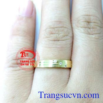 Chiếc nhẫn vật hiện hữu của tình yêu, không phải dễ dàng trao cho một người nào đó