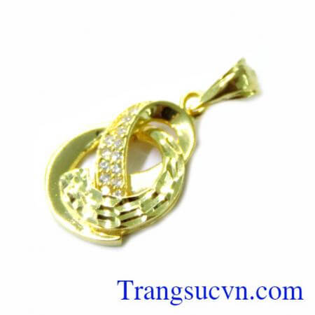 Mặt Nữ Đeo Trẻ Trung được thiết kế với kiểu dáng vô cùng nữ tính và sang trọng đem lại sự trẻ trung và rạng rỡ.