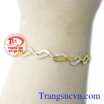 Với thương hiệu Trang Sức Em Và Tôi sản phẩm lắc tình nghĩa vàng đẳng cấp tinh tế và phù hợp là món quà tặng nhân dịp sinh nhật và lễ tế.Lắc tình nghĩa vàng