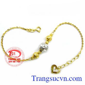 Chiếc Lắc bi vàng nữ dành cho nữ, lắc nữ tròn dạng cầu với sự kết hợp giữa các mặt tròn với nhau. 