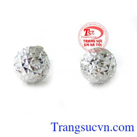 Hoa tai Dior trắng cho phái đẹp