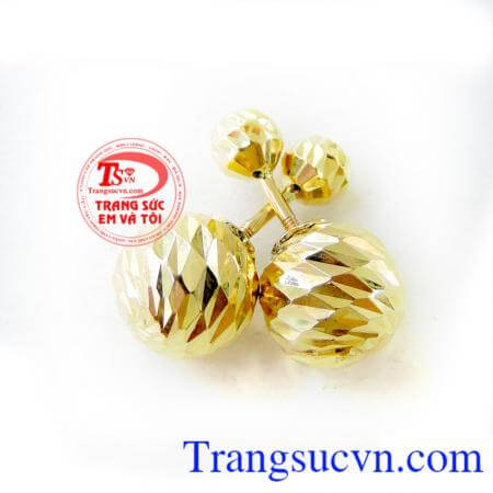 Khách hàng ưa chuộng khi sử dụng sản phẩm là món quà ý nghĩa dành cho phái đẹp. Hoa tai Dior vàng phay