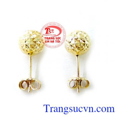 Làm quà tặng cho bạn gái hay những người thân yêu của mình. Đôi bông tai Dior nụ