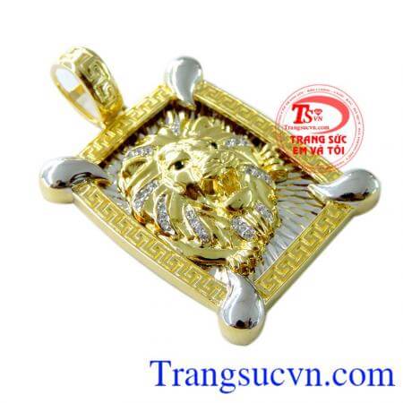 Kết hợp đeo mặt Nam báo vàng với dây chuyền nam vàng tạo nên bộ trang sức nam tuyệt vời