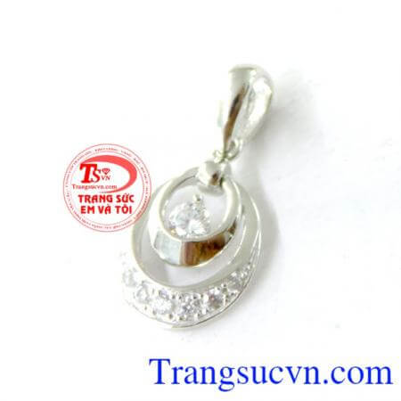 Mặt dây chuyền nữ vàng quý phái dễ kết hợp cùng nhiều kiểu dây chuyền vàng sản phẩm thiết kế hình giọt nước độc đáo, Mặt dây hình giọt nước vàng trắng