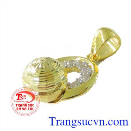 mặt dây chuyền nữ vàng quý phái dễ kết hợp cùng nhiều kiểu dây chuyền vàng. Mặt nữ vàng tây 10k sang trọng