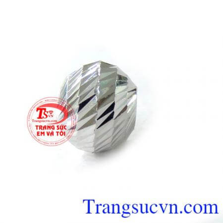kiểu dáng đẹp, mang đến cho bạn vẻ đẹp thời trang và may mắn, là sản phẩm được nhiều khách hàng ưa chuộng và tin dùng. Mặt dây nữ vàng trắng phay sáng