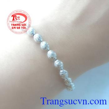 Lắc bi nhập khẩu italy nguyên chiếc đeo bền đẹp sáng bóng được nhiều phái đẹp lựa chon. Lắc bi vàng trắng nữ thời trang