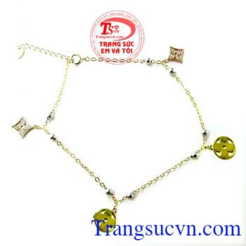 Chiếc Lắc chân nữ vàng tây với hiều họa tiết tinh tế 