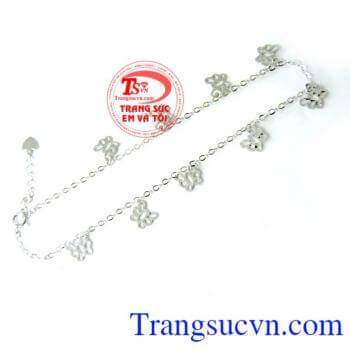 Chiếc lắc chân vàng trắng may mắn