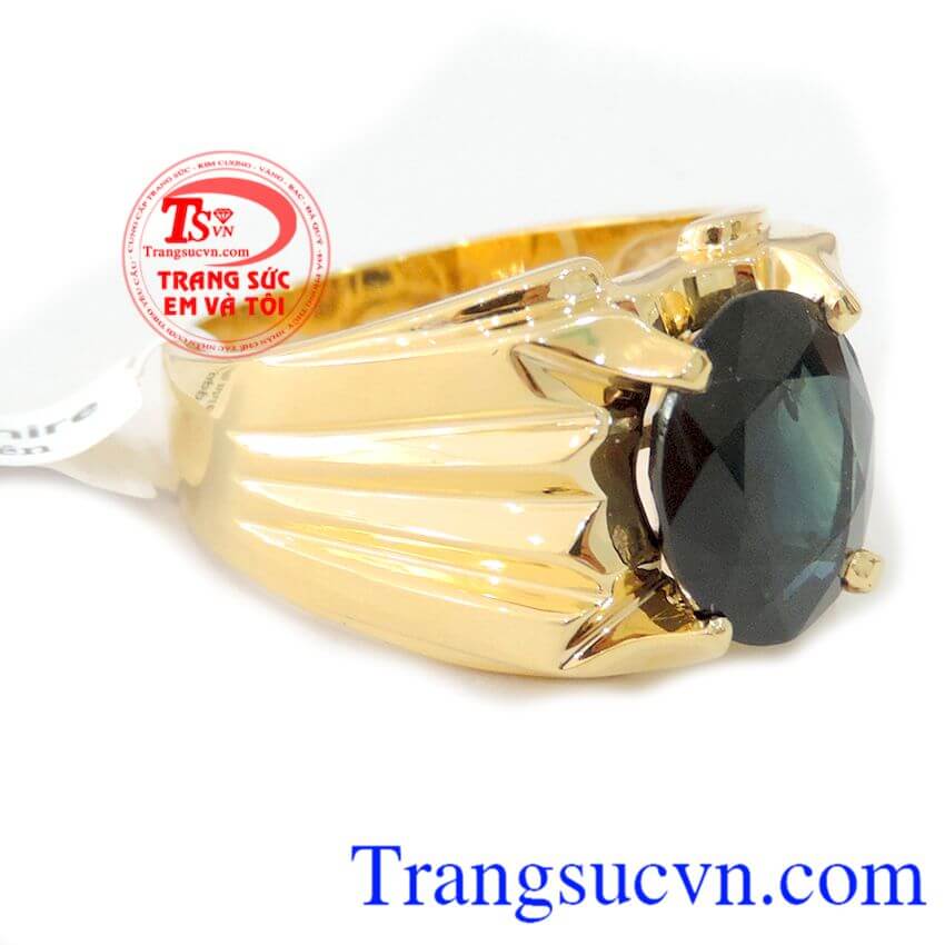 Nhẫn nam vàng sapphire xanh là món quà tặng tuyệt vời cho người yêu thương những dịp ý nghĩa