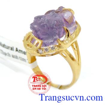 Chiếc Thạch anh tím tỳ hưu nhẫn nữ hộ mệnh cho người mệnh Hỏa và Mệnh Thổ