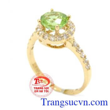 Nhẫn peridot đẹp nữ vàng 14k 58.5%Au kèm giấy kiểm định kèm theo uy tín,giao toàn quốc thanh toán an toàn.Nhẫn peridot đẹp nữ.